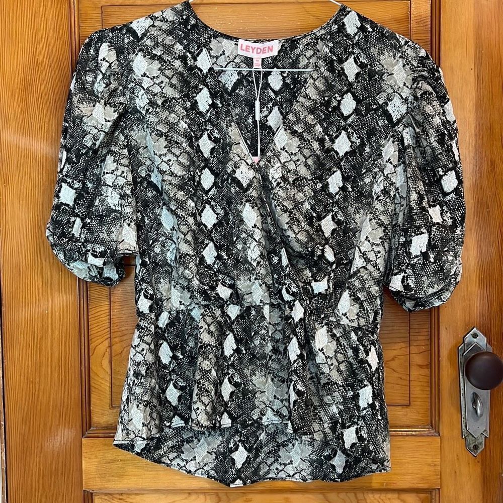 Leyden Faux Snakeskin Puffy Half Sleeve Blouse Women’s Medium